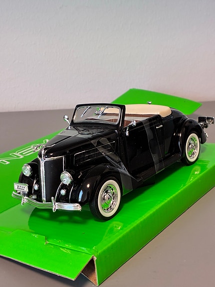 Welly 1:24 Ford Deluxe 1936 Cabriolet