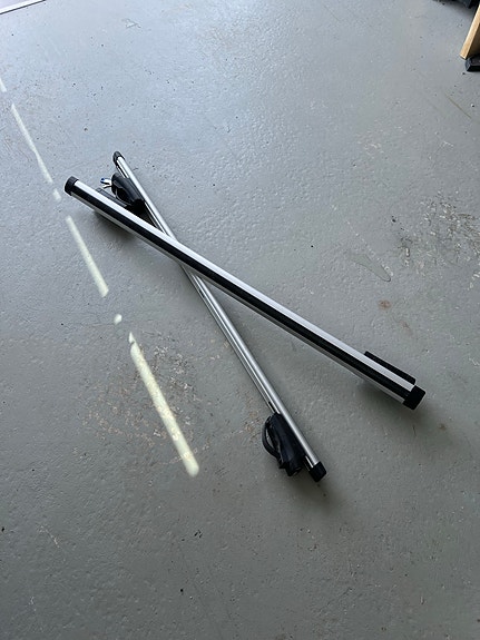 Kattotelineet henkilöautoon