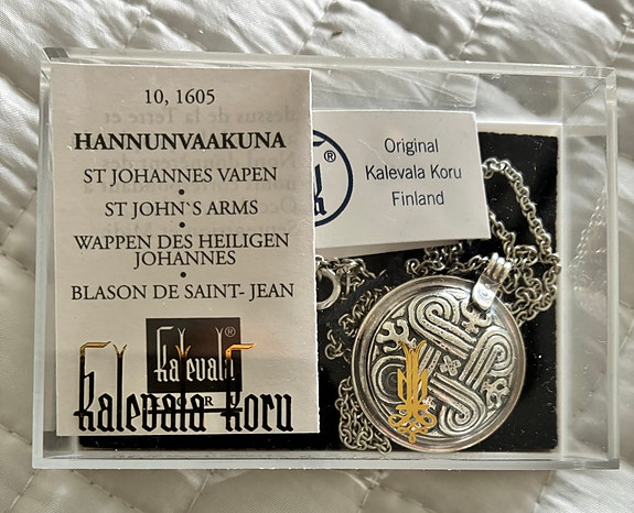 Hannunvaakuna riipus