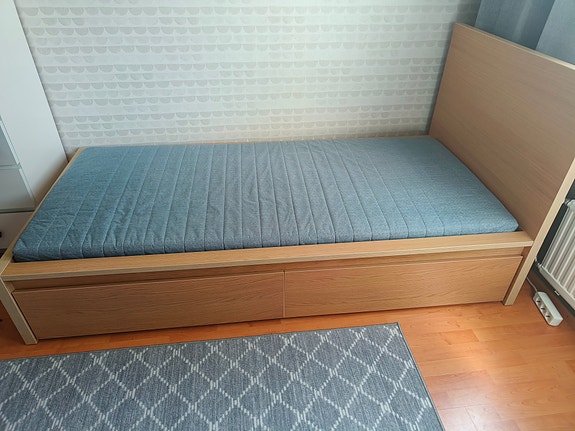 Ikea malm sänky säilytyslaatikoilla