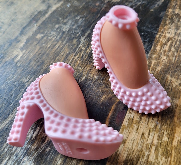 Vaaleanpunaiset bratz nuken korkkarit