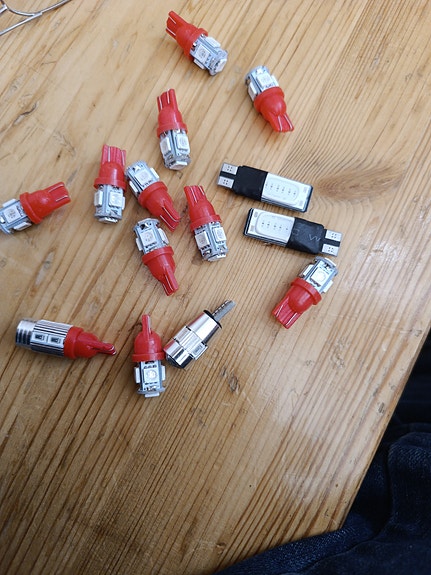 t10 kannalla punaista  led 12V