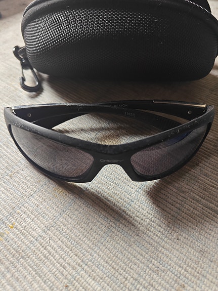 aurinkolasit oakley
