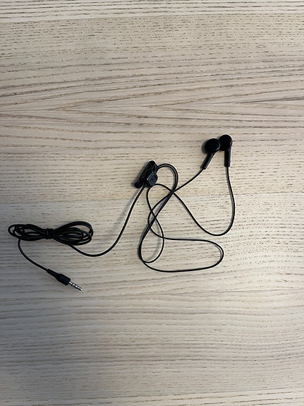 Nokia mustat nappikuulokkeet 3,5 mm liittimellä