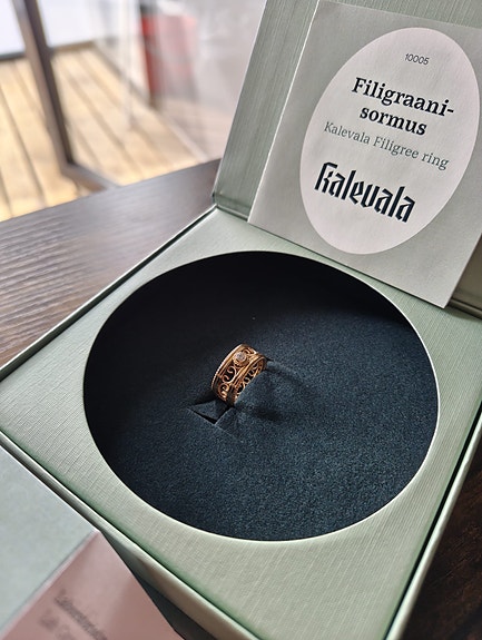 Kalevala Filigraani 8.5 mm 0.06 ct laboratoriotimanttisormus kulta 141000503L