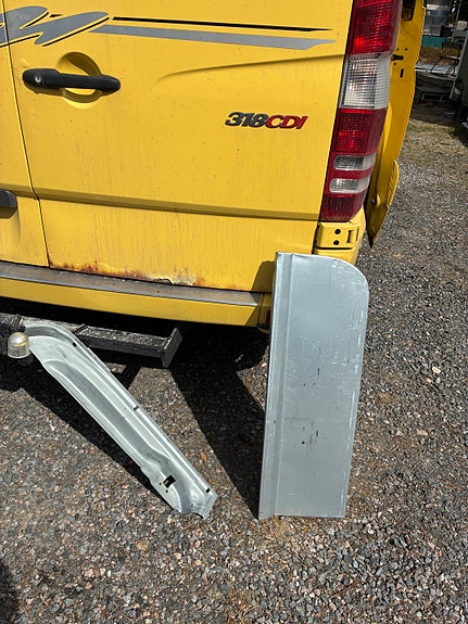 Mercedes Sprinter 318CDI oik takaoven pellit