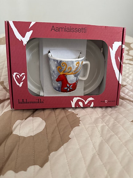 Kultakeramiikka aamiaissetti poromuki ja lautanen