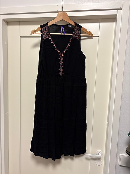 Seraphine musta äitiysmekko, koko 38