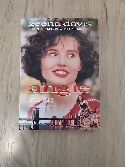 Angie kirja – Avra Wing
