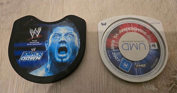 Smackdown vs RAW 2007 -peli ja minikotelo