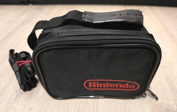 Nintendo käsikonsolin alkuperäinen kantolaukku