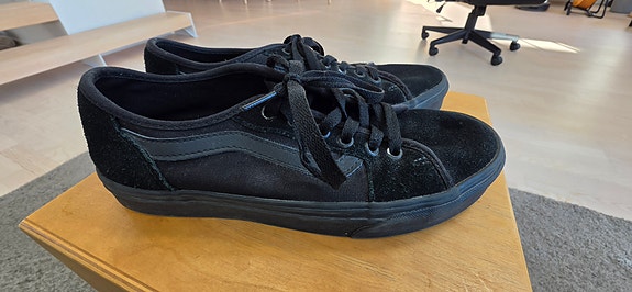 Mustat Vansit koko 40