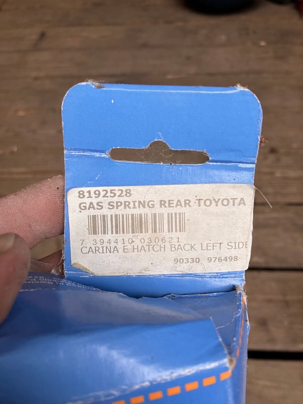 Toyota Carina E takaluukun kaasujouset