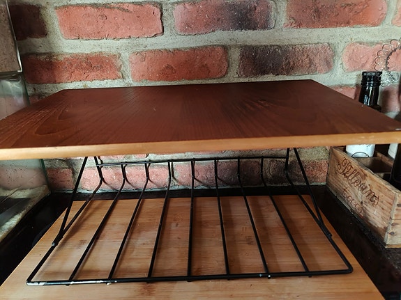 Teak seinähylly