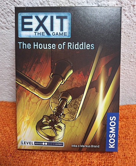 EXIT game The house of riddles pakohuonepeli