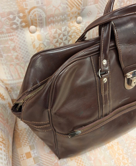 Iso ruskea kassi laukku weekend bag
