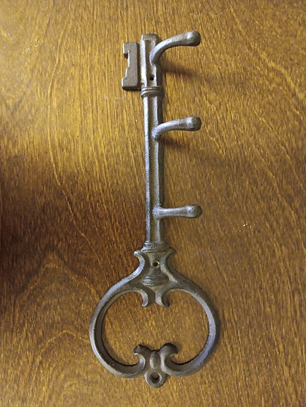 Metallinen naulakko