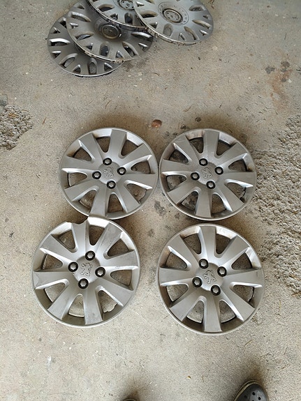 Peugeot 15" pölykapselit