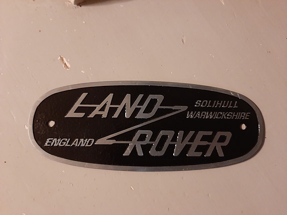 Land Rover Series III perämerkki / emblem + uusi etusäleikkö