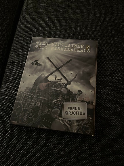 Timo Rautiainen & Trio Niskalaukaus – Perunkirjoitus DVD