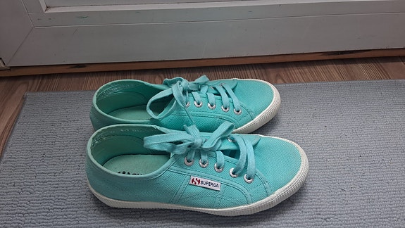 Vähän käytetyt Superga-kengät, koko 35