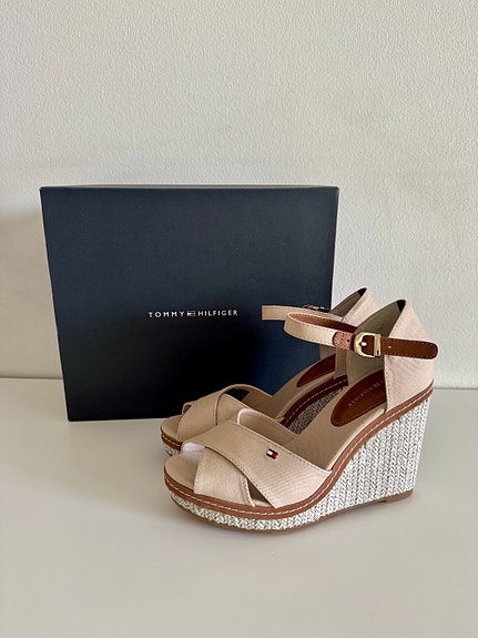 Tommy Hilfiger -kiilakorkokengät, 37 beige