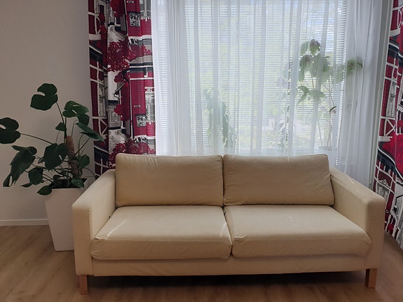 Ikea Karlstad 3-istuttava sohva. Dekorian päälliset.