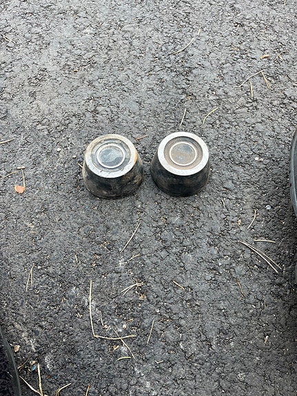 Ford Escort Mk2 pölykapselin keskiöt / vanteen keskikupit