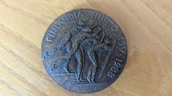 Kultakeskus - Finlandia Hiihto 15v 1988 Pöytämitali (Terho Sakki)