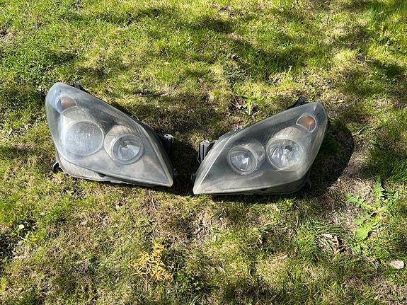 Opel Astra H apukuskin puoleinen (oikea) ajovalo