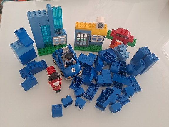 Lego Duplo poliisi ja rosvo