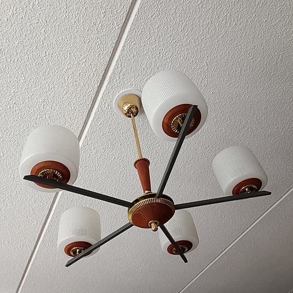 Valinte Oy:n valaisin ei IKEA