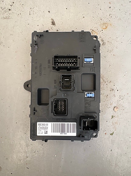 Peugeot 308 (2007-2013) vetokoukun ohjainlaite