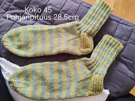 Uudet villasukat 45