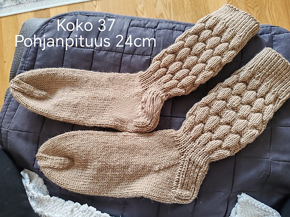 Villasukat 37