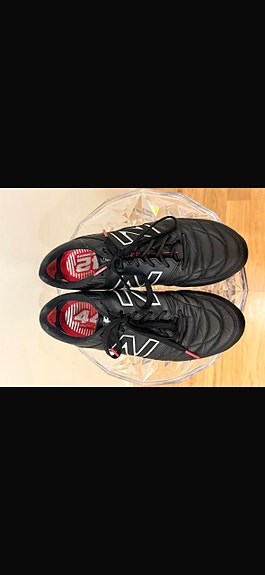 New Balance jalkapallokengät koko 43 musta