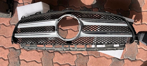 Mercedes-Benz etusäleikkö maski