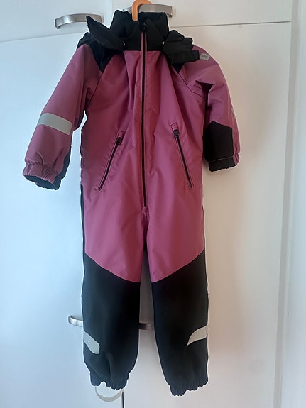 Myydään Reiman toppahaalari 104