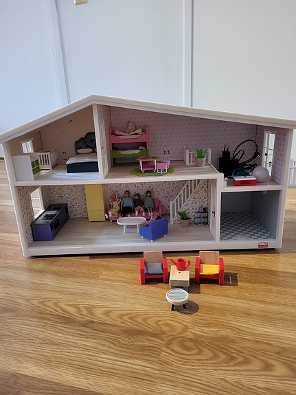 Lundby nukkekoti kalusteilla