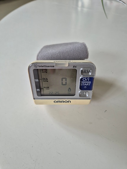 Omron ranneverenpainemittari