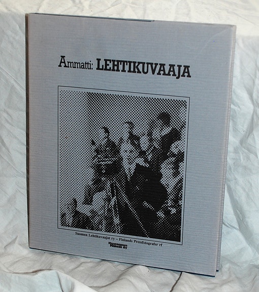 Ammatti: LEHTIKUVAAJA (Kustannus-Mäkelä Oy 1.p 1985)