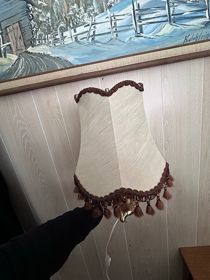 Pöytälamppu kangasvarjostimella