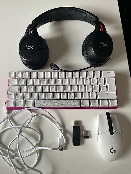 HyperX Alloy näppäimistö + Logitech G305 hiiri