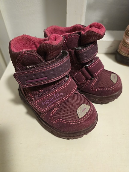 Superfit kengät kokoa 20