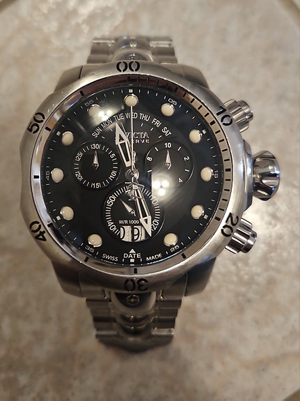 Invicta Reserve Venom miesten rannekello teräsrannekkeella