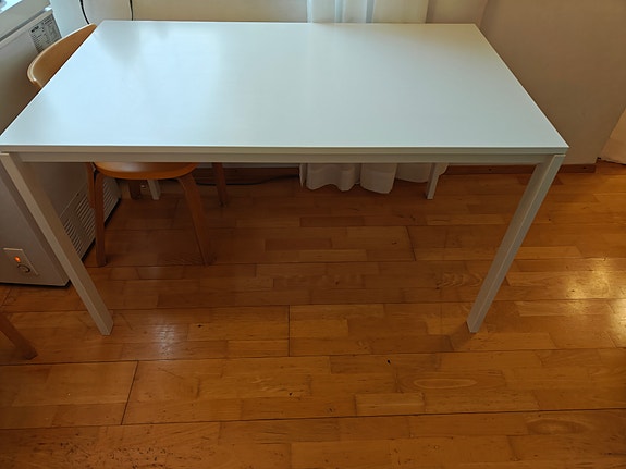 Ikea melltrop neljän hengen ruokapöytä