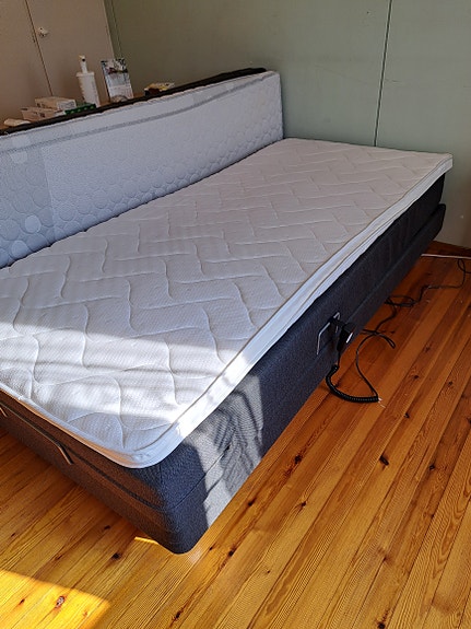 Sähkösäätöinen sänky 90cm