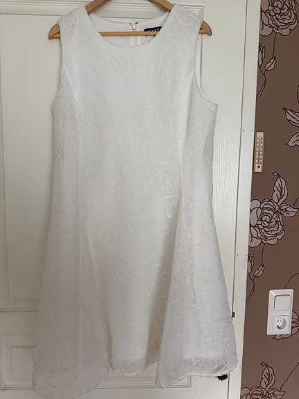 DKNY kellohelmainen mekko