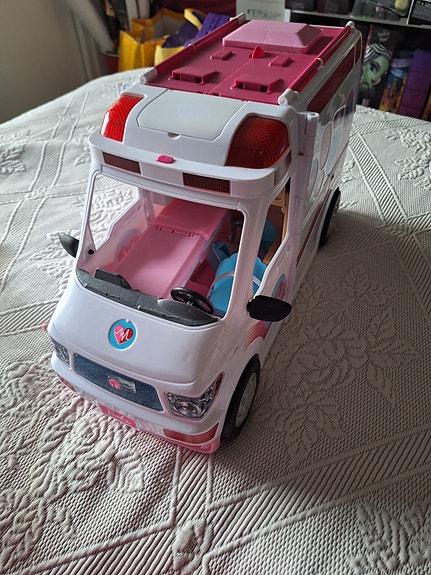 Ambulanssi Barbie mattel