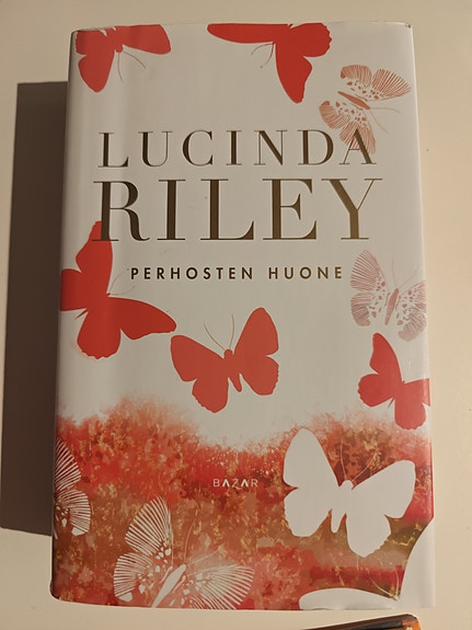 Lucinda Riley Perhosten huone